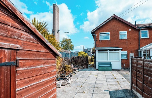 Salford House | Manchester Family/Worker Retreat:Parking, AO Arena, Co-op Live,H-Park & Stadiums