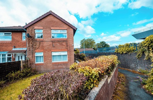 Salford House | Manchester Family/Worker Retreat:Parking, AO Arena, Co-op Live,H-Park & Stadiums