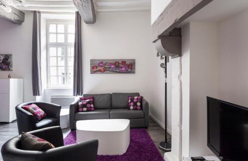 Centre Apartment | MANDCHOU by Cocoonr