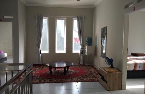 Bukittinggi House | Mandi Angin "Syariah" Homestay