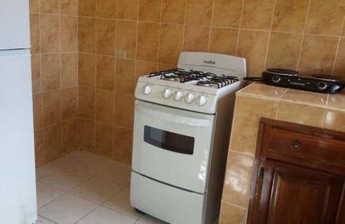 Montego Bay House | Mango Island Apt, Wifi, AC, Hot Water, Herbal Detox