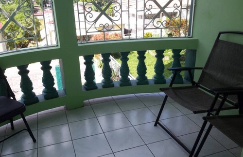 Montego Bay House | Mango Island Apt, Wifi, AC, Hot Water, Herbal Detox