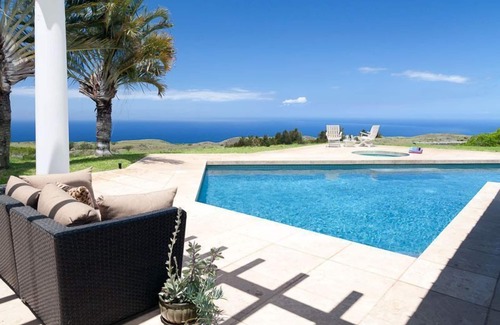 Kamuela House | Mango Sunsets: Gorgeous Oceanview Estate w/Private Pool, Spa & AC