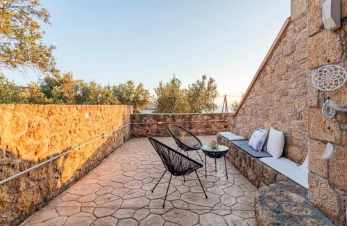 Lefktron Apartment | Mani Summer Escape - Spacious Home, Fully equipped