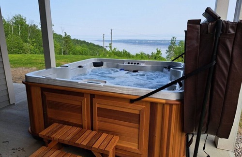 Baie-St-Paul Ski Chalet | Manivole - Luxueux Chalet 4 Chambres à Coucher Avec Magnifique VUE SUR LE Fleuve