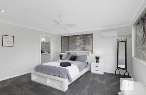 Mannering Park House | Mannering Lake House