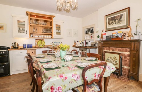 Potter Brompton Cottage | MANOR FARM, pet friendly, luxury holiday cottage in Hutton Buscel