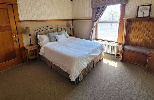 East Hillside Apartment | Manor House Apartment 2A | Duluth Charm, located just a minute walk from the Duluth Lakewalk