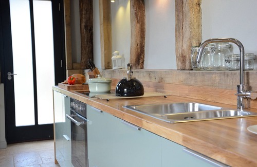 Saxmundham House | MANOR HOUSE BARN, PEASENHALL, pet friendly in Peasenhall