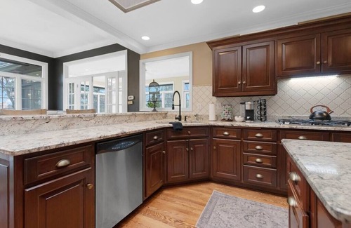 Allouez House | Manor on Terraview/Hot Tub/7br/7,200sqft