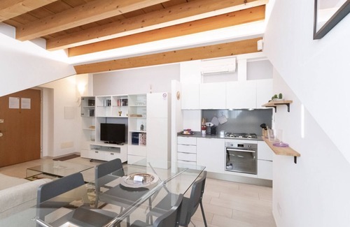 Zona Solari Apartment | Mansarda Cola di Rienzo