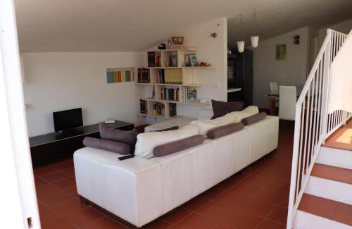 Cinisi Villa | mansarda con giardino