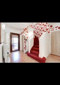 Luton House | Mansion 8 bedrooms in Private Gated Ave Huge garden Hot tub FREE SAUNA up to 23