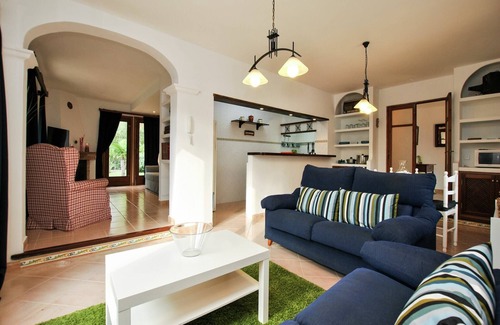 Alaro Villa | Mansion with Pool & Garden