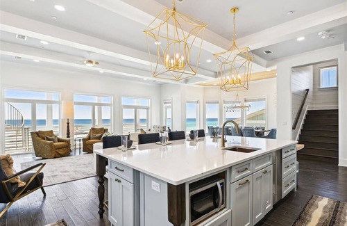 Sunnyside House | Manta Ray @ Panama City | Gulf Front w/Private Pool + Beach Access | Sleeps 38