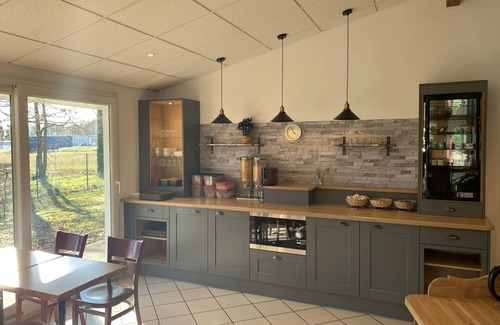 Dampierre-en-Burly Hotel | Mape Hotel