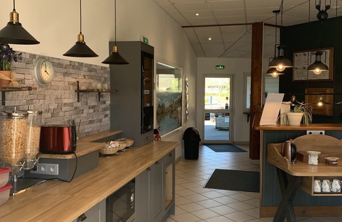 Dampierre-en-Burly Hotel | Mape Hotel