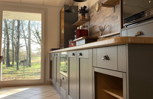 Dampierre-en-Burly Hotel | Mape Hotel