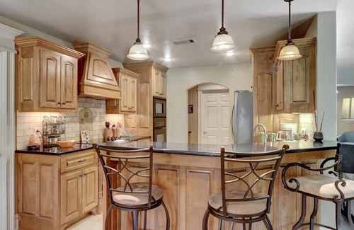 Mid America House | Maple Acres Creekside Sanctuary with Hot Tub