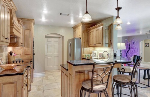 Mid America House | Maple Acres Creekside Sanctuary with Hot Tub