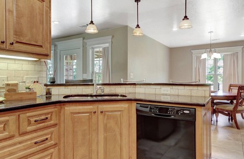 Mid America House | Maple Acres Creekside Sanctuary with Hot Tub