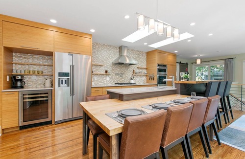 Martinez Park House | Maple Courtyard | Old Town w/King Suite & Piano