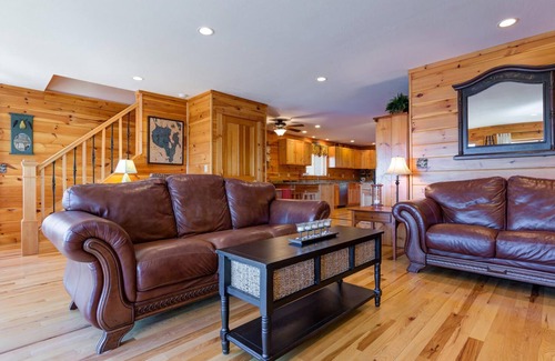 South Casco Cabin | Maple Cove Lodge on Lake Sebago Waterfront!