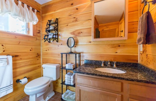 South Casco Cabin | Maple Cove Lodge on Lake Sebago Waterfront!