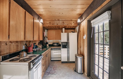 Maple Falls Condo | Maple Falls Apartment #5 - A/C - Wi-Fi - Pets Ok
