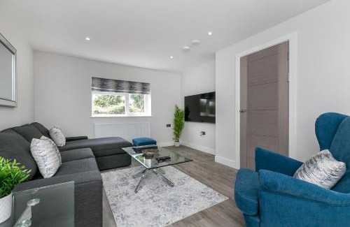Reading Apartment | Maple Lodge