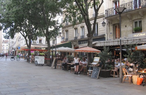Saint-Gervais Apartment | MARAIS STUDIO MINUTES WALK TO NOTRE DAME. FREE WIFI. ELEVATOR