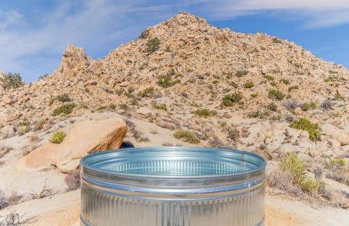 Yucca Valley House | @ Marbella Lane - Serene Getaway Hot Tub