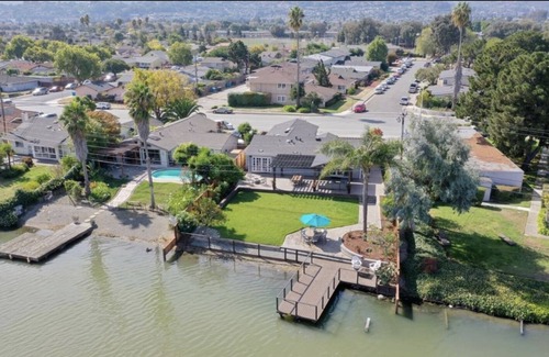East San Mateo House | @ Marbella Lane - Waterfront Property | Laundry
