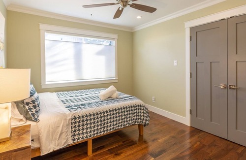 East San Mateo House | @ Marbella Lane - Waterfront Property | Laundry
