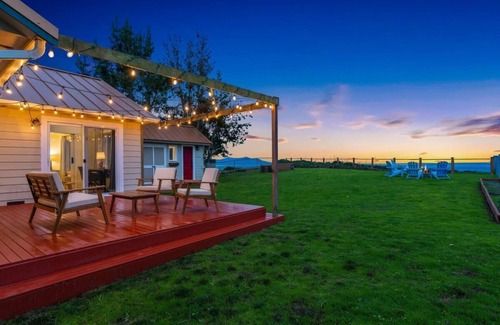 Oak Harbor House | @ Marbella Lane – Wave HS w/EV Charger, Oceanfront!