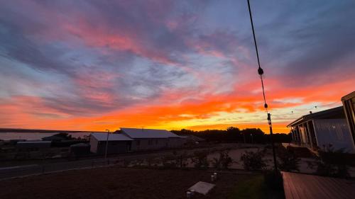 Nangkita House | Marbles House - 4 Bedrooms, 8 Beds, Sleeps 10 - Pet Friendly