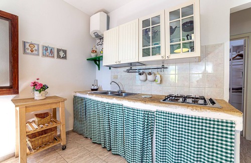 Corsano Cottage | Mareverde.Gorgeous beachfront cottage with pool