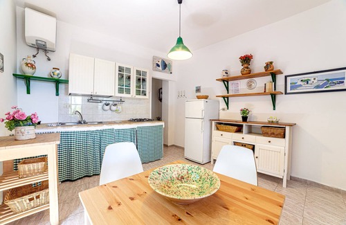 Corsano Cottage | Mareverde.Gorgeous beachfront cottage with pool