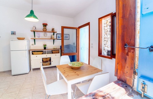 Corsano Cottage | Mareverde.Gorgeous beachfront cottage with pool