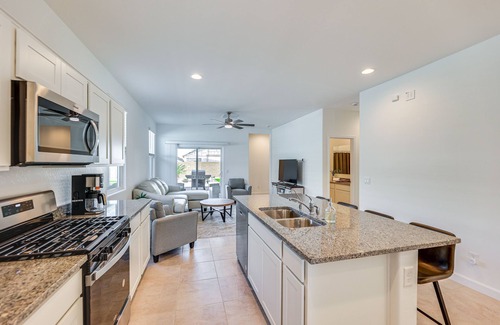Maricopa House | Maricopa Home w/Putting Green & Covered Patio!
