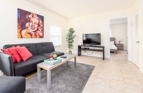 Coral Heights Apartment | Marilyn's Elegant Apartment, 5 Min Away From the Beach✓✓✓