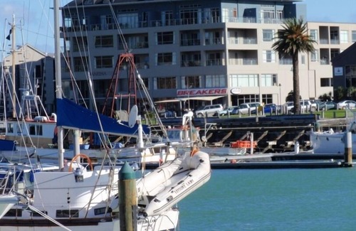 Gisborne Apartment | Marinaview apartments unit 401