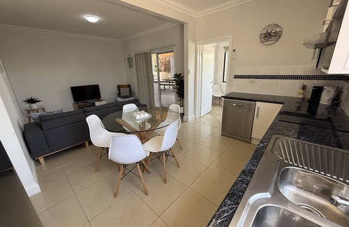 Port Vincent Apartment | Marine Parade Holiday Unit 1- 3 bedroom downstairs unit - Off Peak Special!