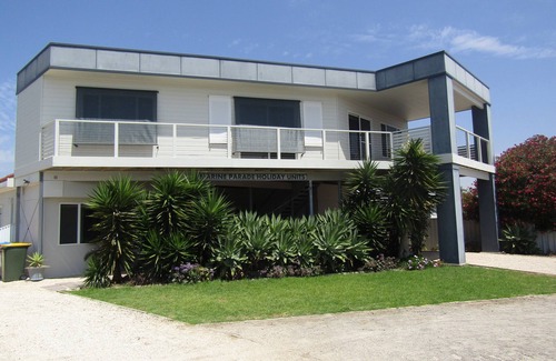 Port Vincent Apartment | Marine Parade Holiday Unit 1- 3 bedroom downstairs unit - Off Peak Special!