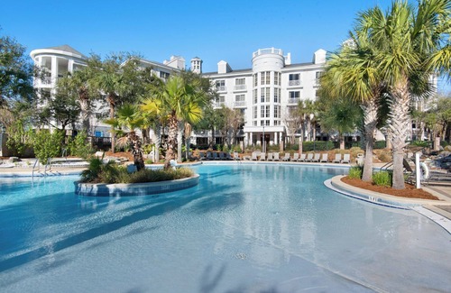 Baytowne Wharf Condo | Market Street Inn 434 - Studio with 2 queen beds, close to Baytowne Wharf!