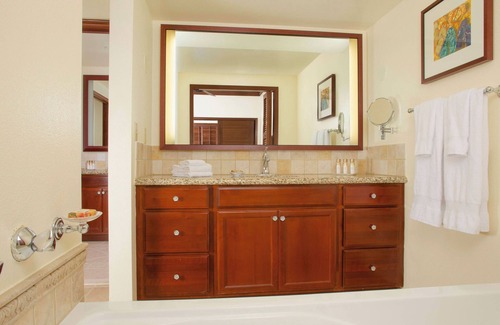 Ko Olina Resort | Marriott's Ko Olina Beach Ocean View one bedroom, full kitchen, resort access