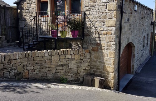 Marsden Apartment | Marsden, Stone Eater, Private, peaceful detached annex