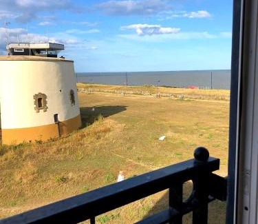 Felixstowe House | Martello Sunrise - Luxury 3-bedroom Seaview Beach House