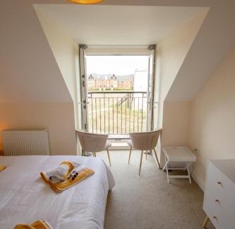 Felixstowe House | Martello Sunrise - Luxury 3-bedroom Seaview Beach House