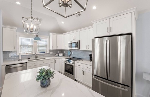 Monteray Shores House | Martinis and Bikinis: New Build | Pool | Dogs OK | Hot Tub
